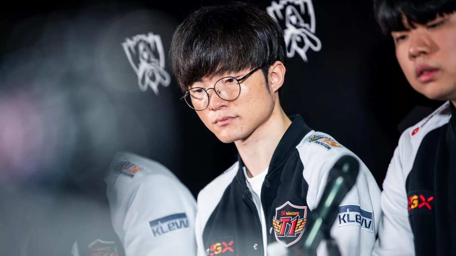 Faker php. Ли сан хёк корейский спортсмен. фейкер лига легенд. faker/hog1. skt t1 players.