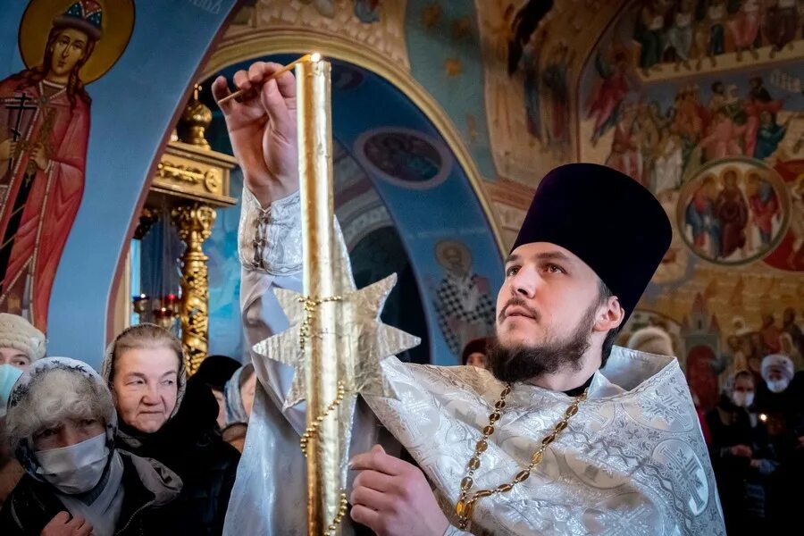 псков литургия в храме александра невского. 2000 храм христа спасителя литургия. рождественская служба в храме христа спасителя. алексий ii в храме василия великого. 03.