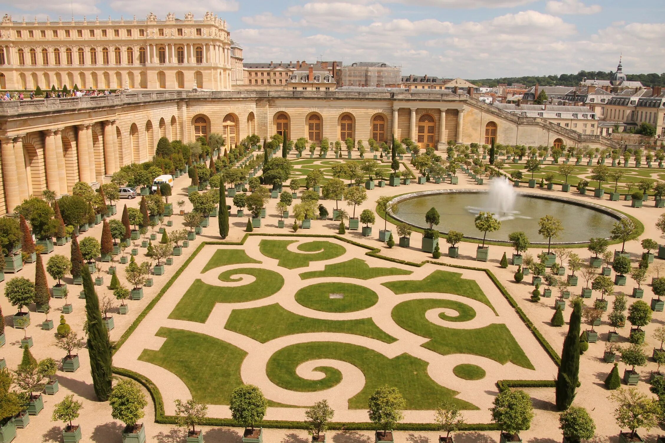 Королевский версаль. Версаль дворец Франция. Версальский парк в Версальском Дворце. Королевский дворец в Версале. Дворец и парк в Версале Франция.