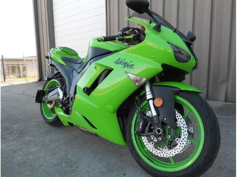 Цвет кавасаки грин. Мотоцикл кавасаки зеленый. Kawasaki ninja 250. Мотоцикл kawasaki ninja зелёный. Kawasaki ninja 636 2006.