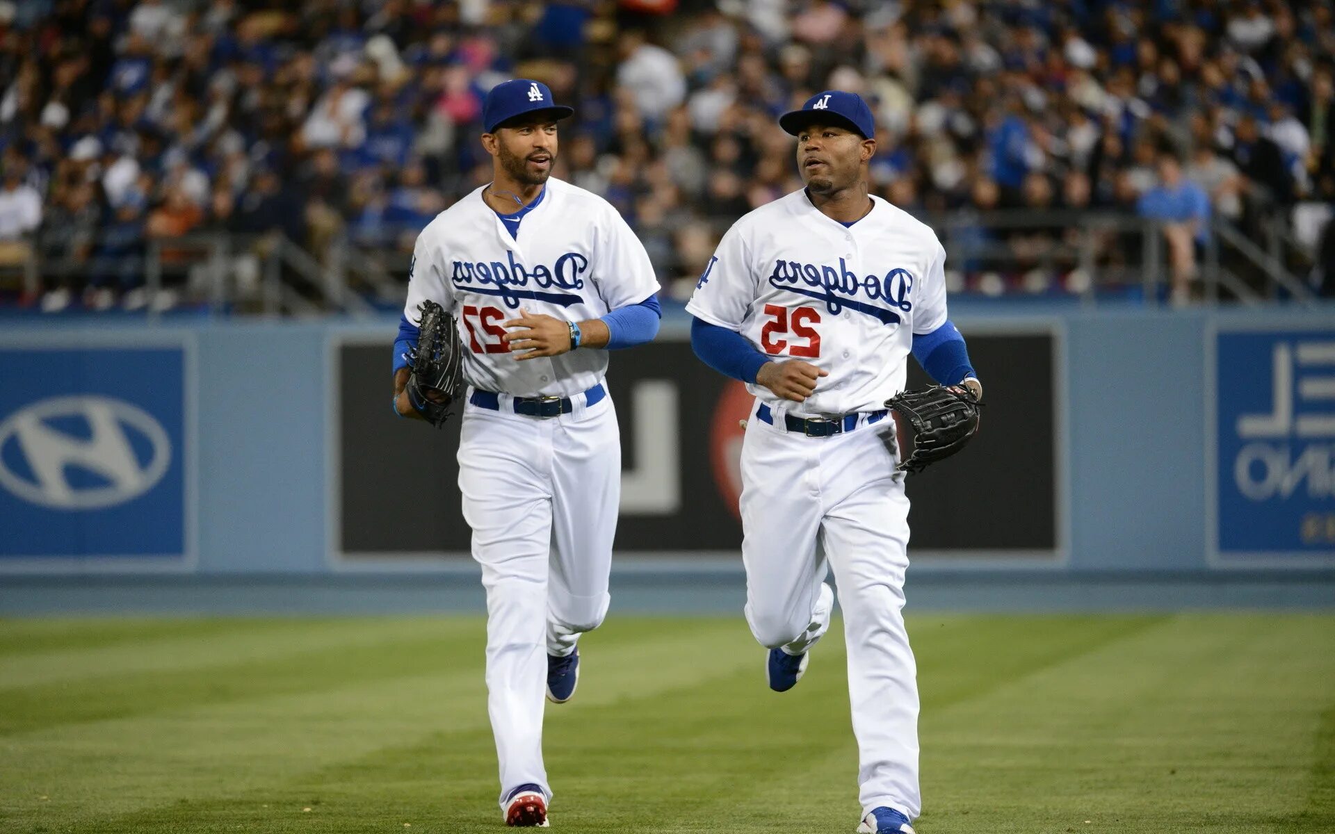 Los angeles dodgers. Лос-Анджелес Доджерс. Бейсбол la Dodgers. Лос-Анджелес Доджерс Питтсбург Пайрэтс. Лос Анджелес Доджерс Маскот.