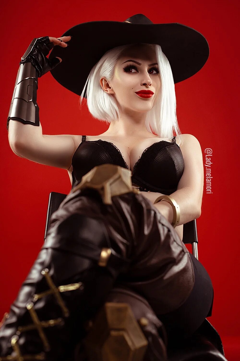 Melamori cosplay. Эш косплей. Sciamano240 Эш. Ashe Overwatch Cosplay.