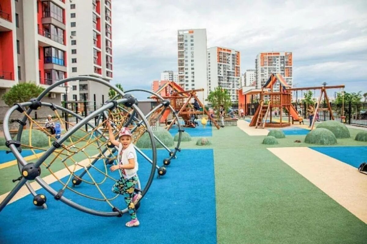 европейский берег тюмень детская площадка. измайловский парк детская площадка. парк сколково одинцовский район. химки 2 покровский берег. детская площадка на набережной благовещенск.