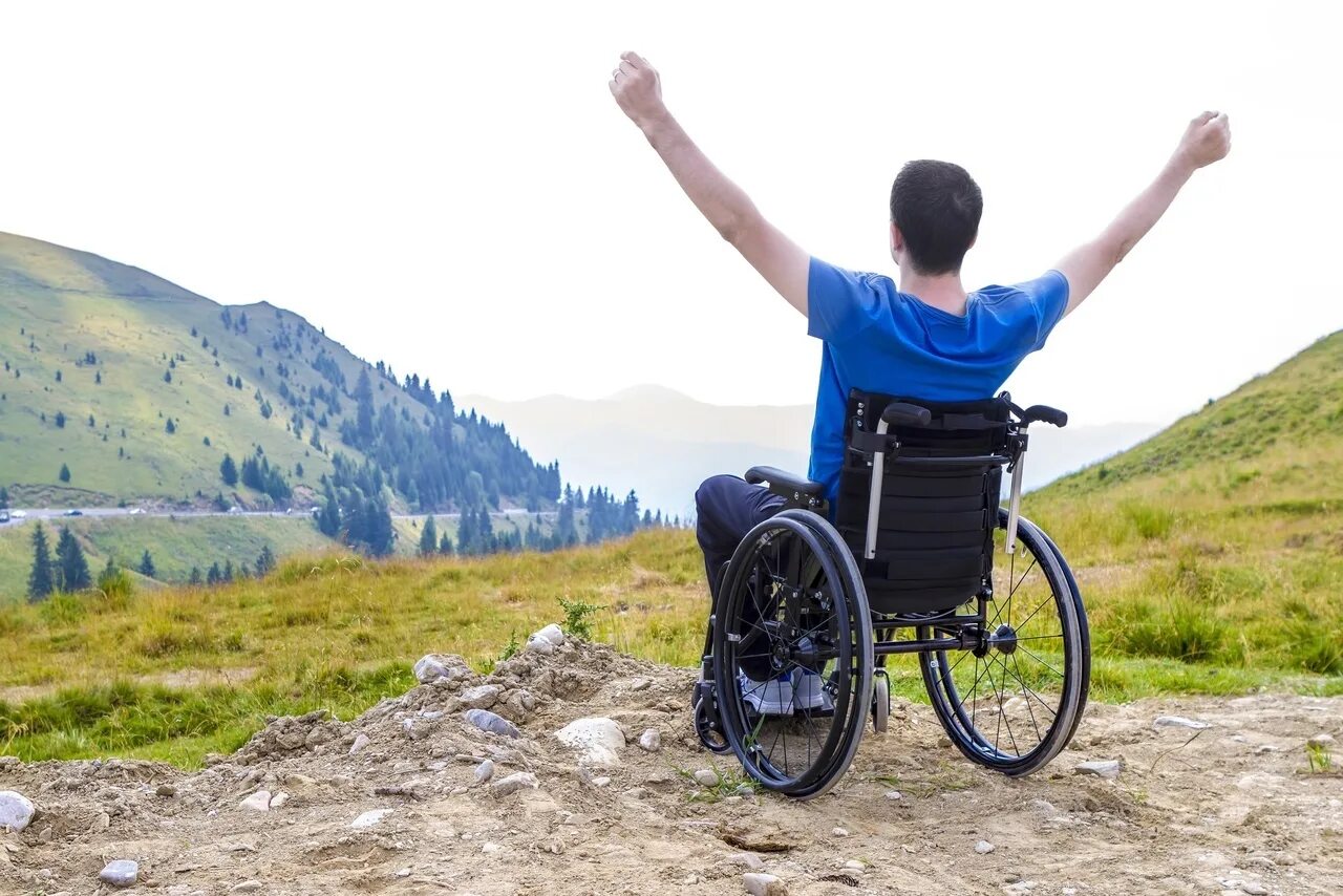 Выезд инвалида. Туризм для людей с ограниченными возможностями. Туризм для инвалидов. Туризм для колясочников. Человек в инвалидной коляске.