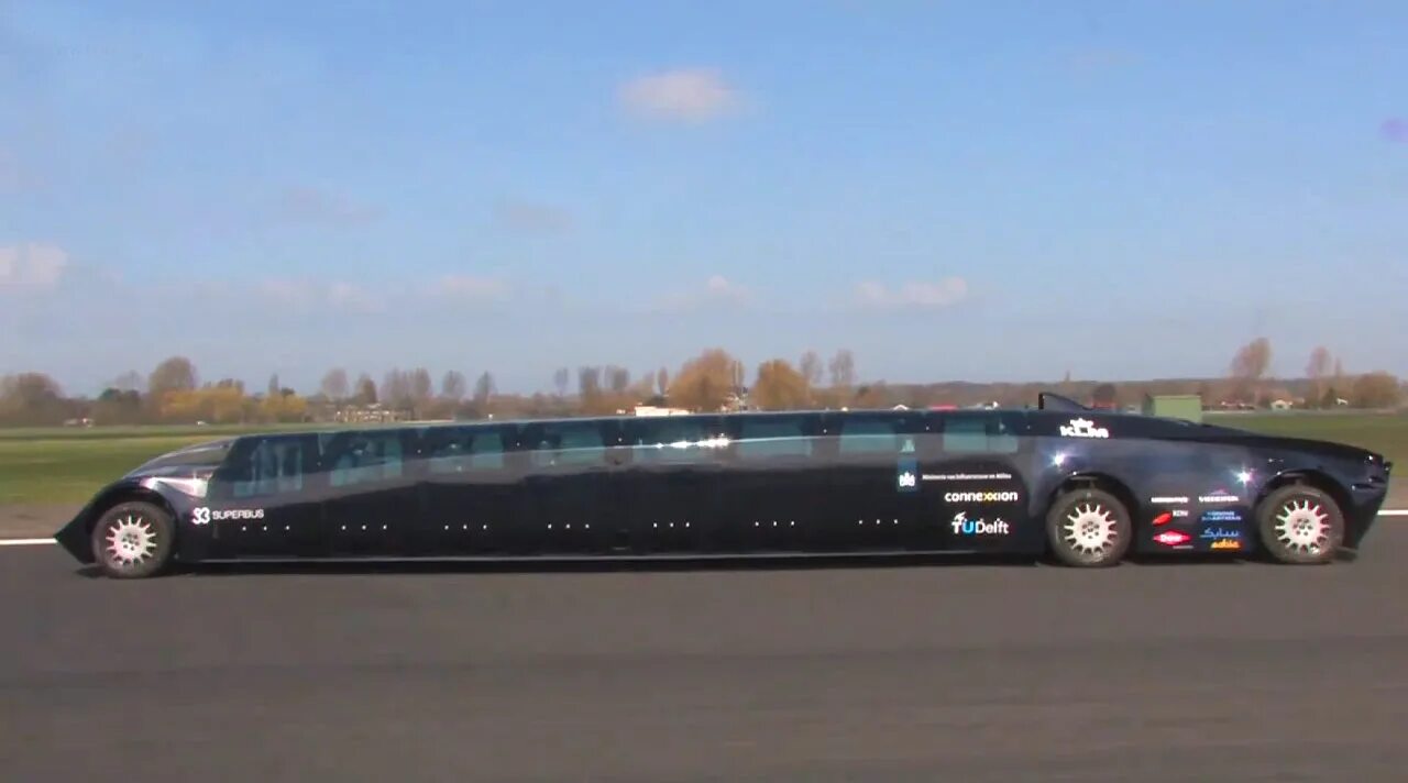 Самый большой автобус в мире. Самый большой автобус. гоночный лимузин. самый длинный автомобиль автобус.