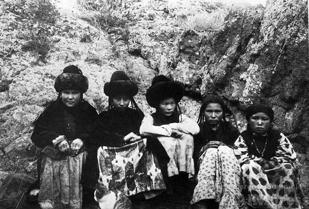 Енисейские киргизы 19 век. Киргизия 20 века. Киргизия 20 века. Иссык куль игры кочевников. Кыргызы 20 век.