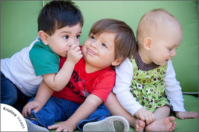 Папина маленькая девочка картинка. Пижамы для двойняшек мальчиков беременная девушек. Baby friends. Дружные дети. Милые пчёлки картинки.