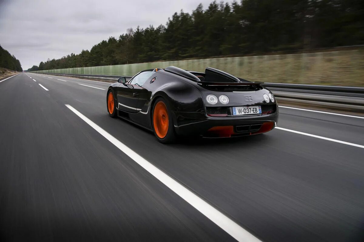 Быстрая машина картинка. Bugatti Veyron 16.4 Grand Sport. Bugatti Veyron 16.4 Grand Sport Vitesse. Bugatti Veyron Vitesse. Bugatti Veyron 16.4 super Sport Vitesse.