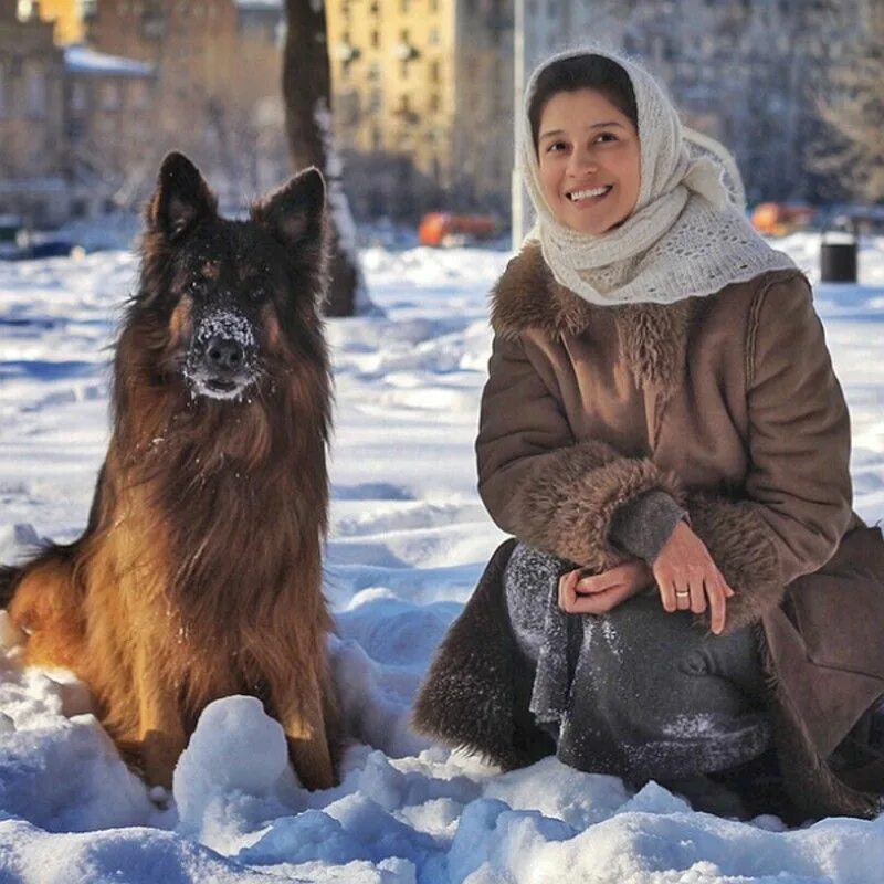 Равшана Куркова а у нас во дворе.