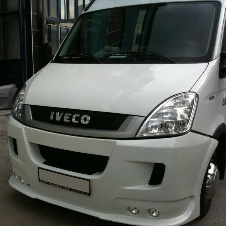 Бампер ивеко дейли. Обвес Iveco Daily. Бампер передний Ивеко Дейли. Ивеко Дейли накладка бампера. Ивеко Дейли 2006.