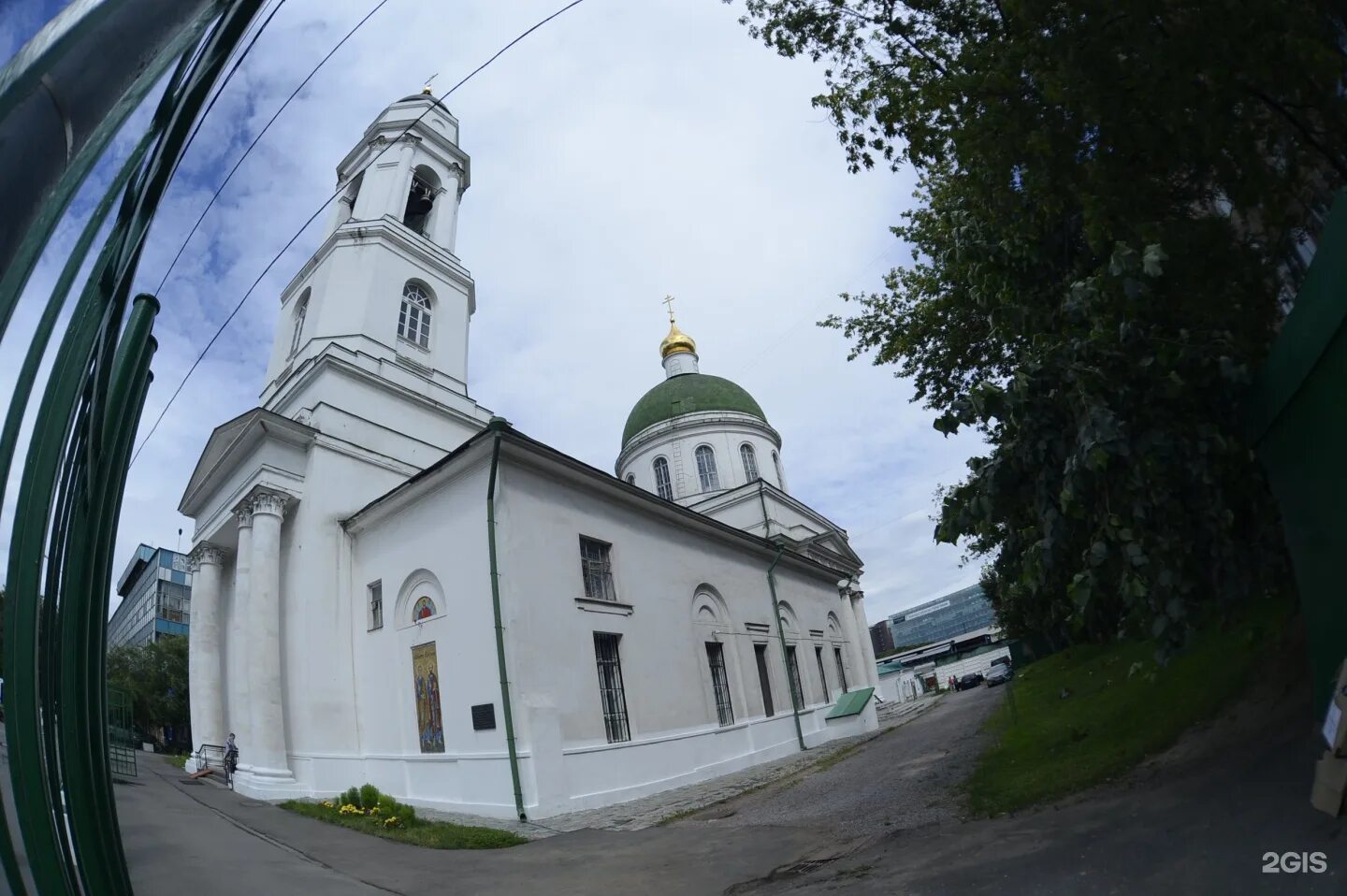 Церковь николы в котельниках. Храм на павелецкой в москве на дубининской улице. Храм на павелецкой. Дубининская улица 9 храм. Дубининская церковь.
