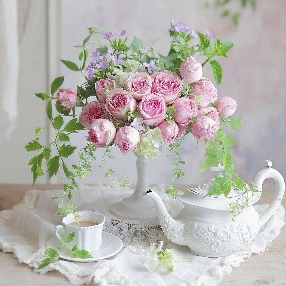 Добрейшего утречка цветы. Нежная Цветочная композиция. Красивый нежный букет. Нежные цветы в вазе. Утренний букет.