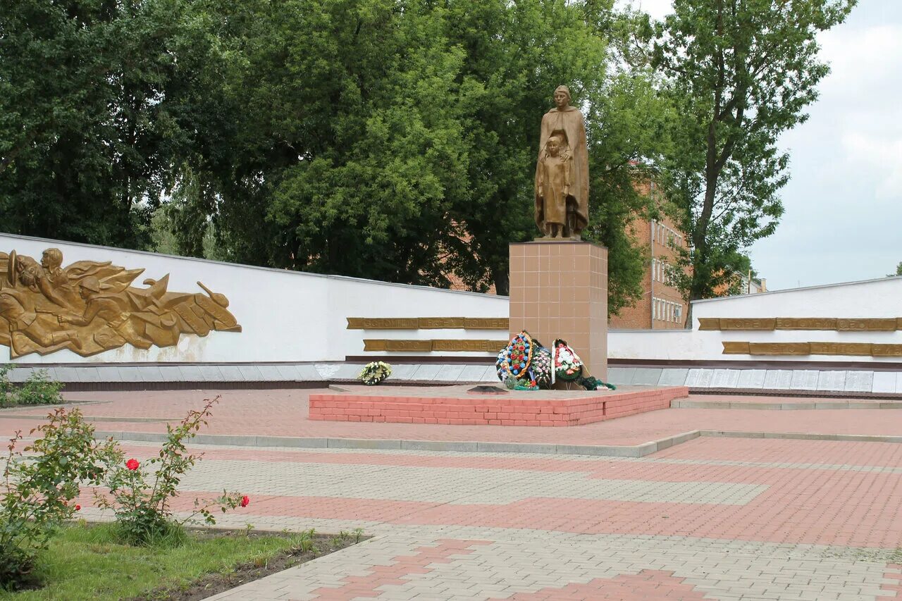 Братская могила белгородская область. Мемориальный комплекс братская могила белгород. Братская могила, чернянка. Братская могила мемориальный комплекс. Братская могила в белгороде корочанская.