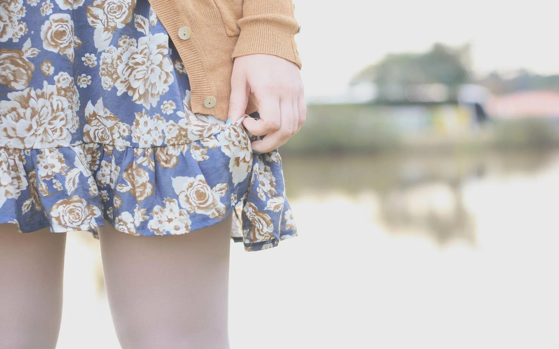 Юбка бабочки крокид. Юбка на прозрачном фоне. Давай юбочку. Короткая юбка снизу. Красивые девушки в юбках.