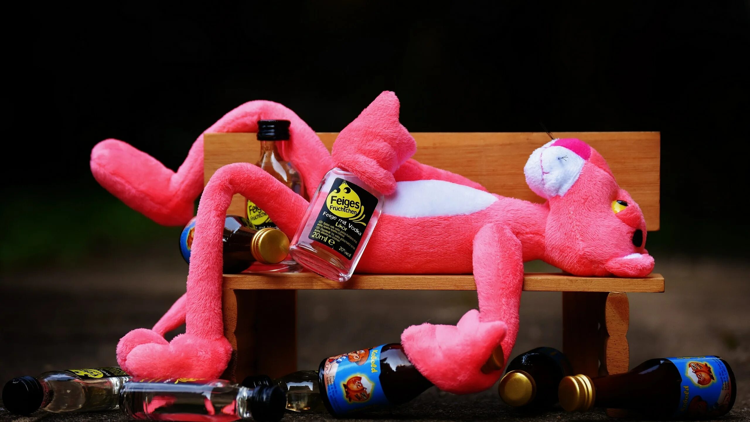 Drunk bank. Розовая пантера. Прикольные игрушки. Пьяные игрушки. Розовая пантера фото.