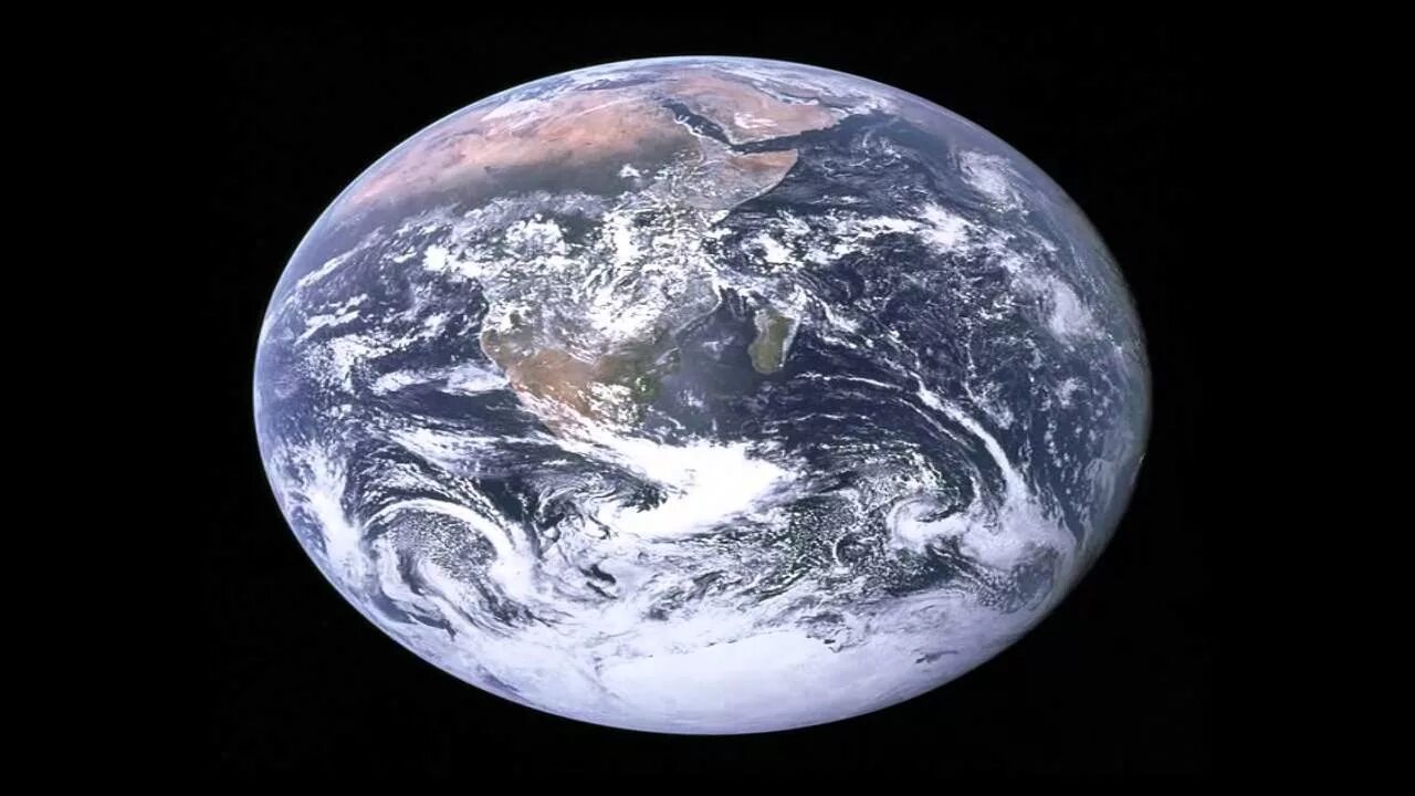 Шар сплюснутый у полюсов. Форма нашей планеты. Точная форма земли. Реальная форма земли. Форма планеты земля.