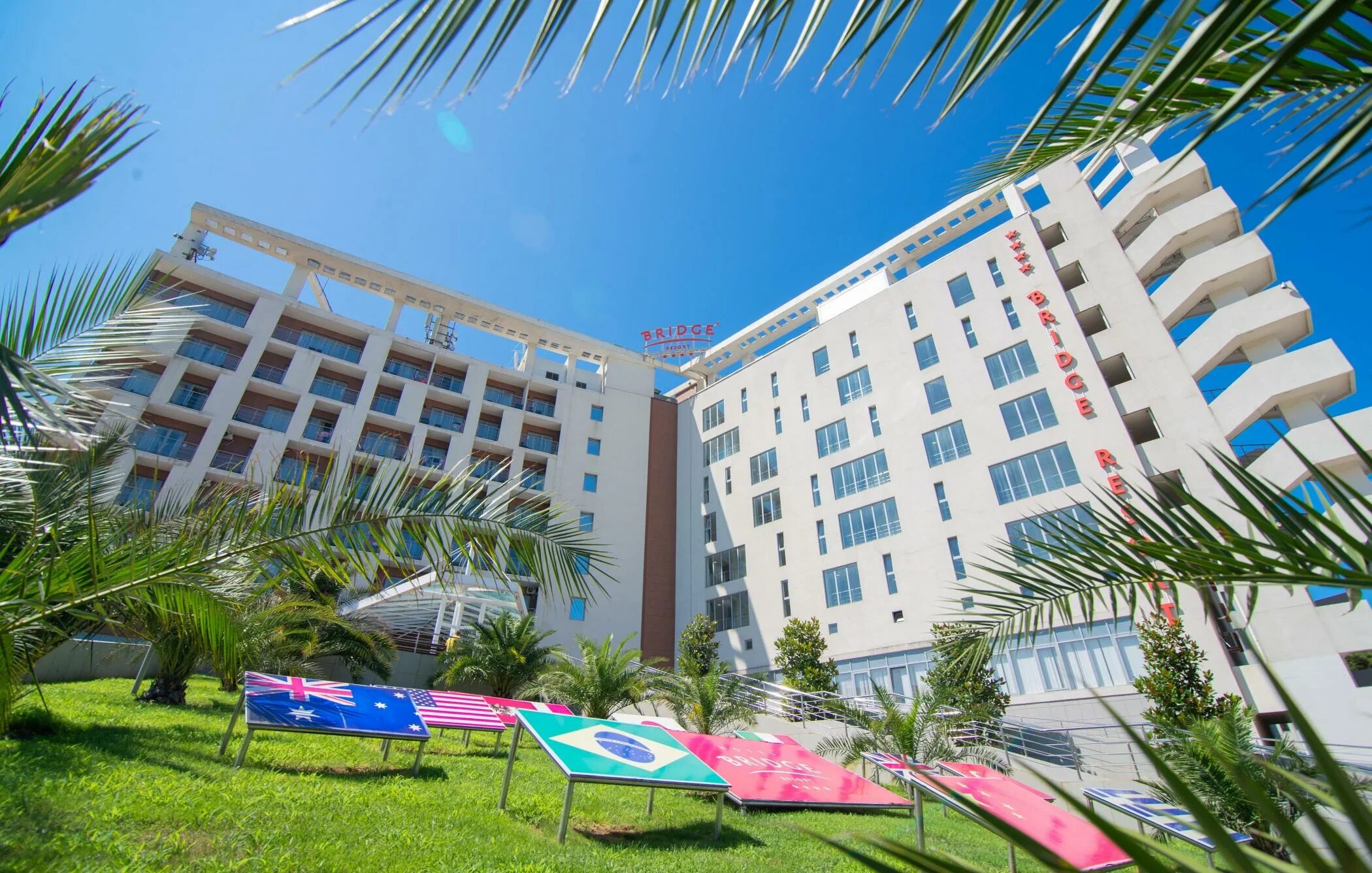 Бассейн бридж резорт адлер. Отель бридж резорт. Прованс отель bridge resort сочи. Bridge resort 4 сочи адлер. Гостиничный комплекс bridge resort 4*.