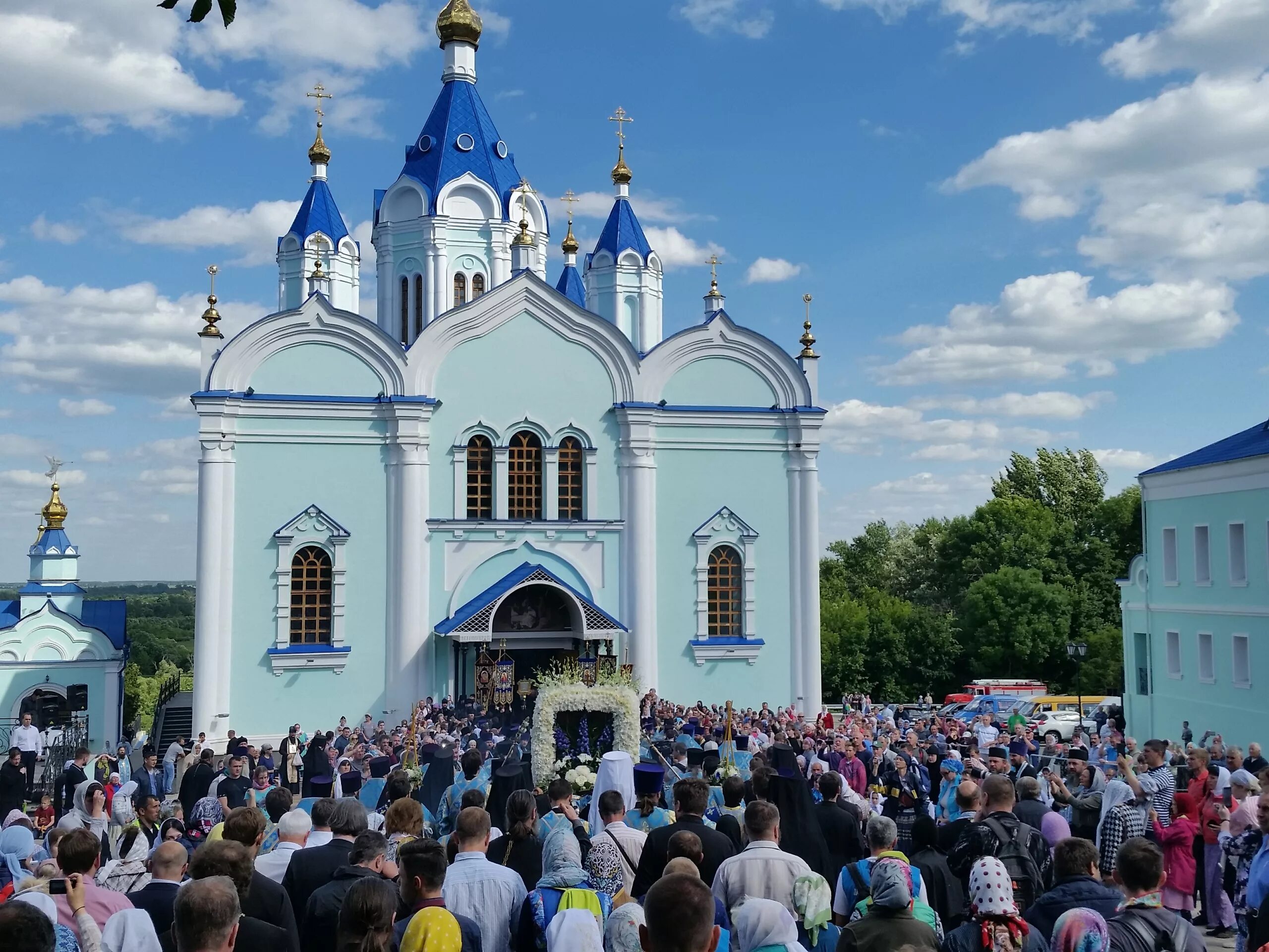 Икона Знамение Курская Коренная. Курская Коренная икона Божией матери. Коренная пустынь Курск. Курской коренной Божией матери монастырь.