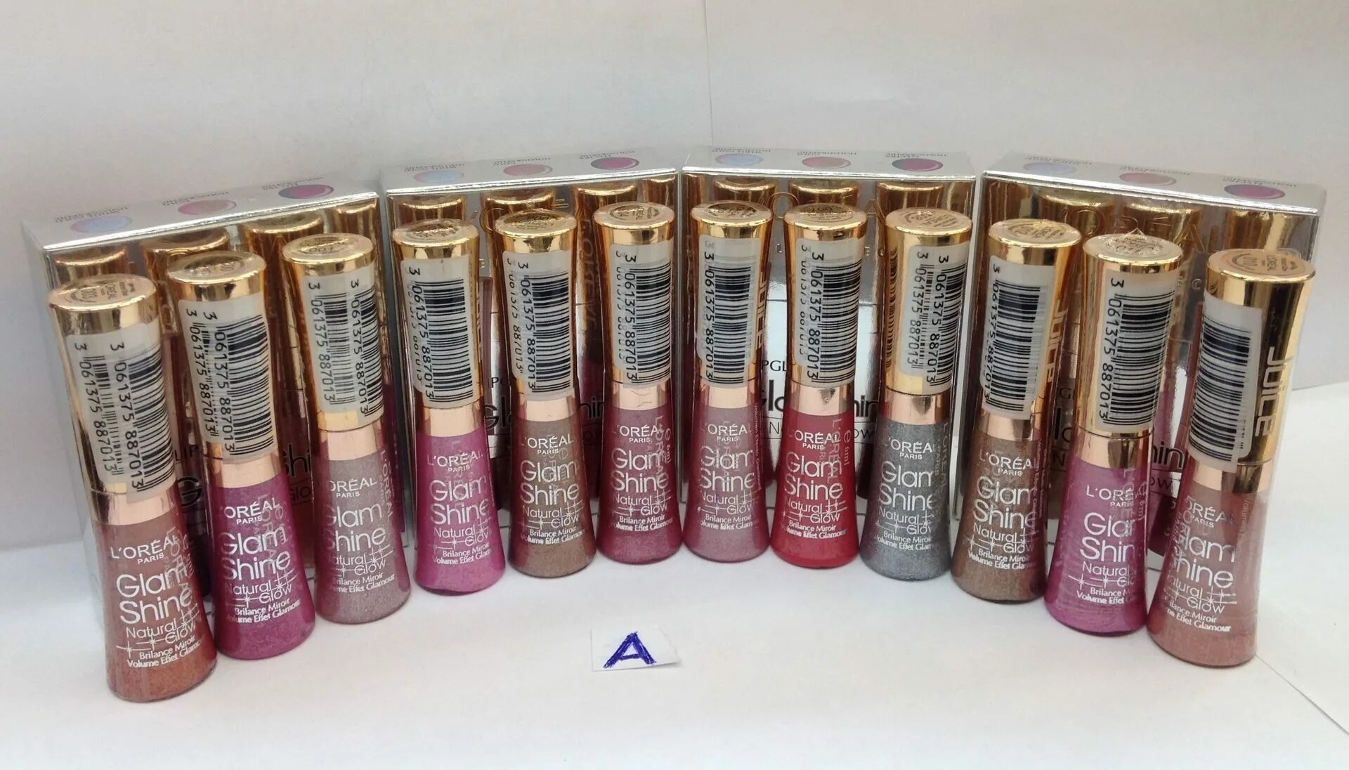 Блеск shine bright. Loreal Glam Shine блеск. Glam Shine от l'Oreal блеск. Glam Shine Loreal 218 тон. Лореаль блеск для губ глам Шайн.