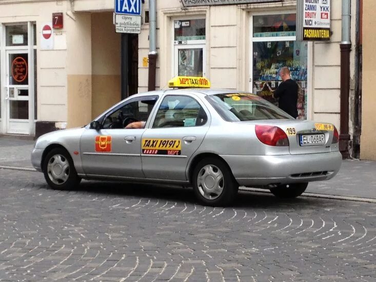 Номер телефона польского такси. Молдавское такси. Такси в польше. Taxi in poland. Такси грант юрьев польский.
