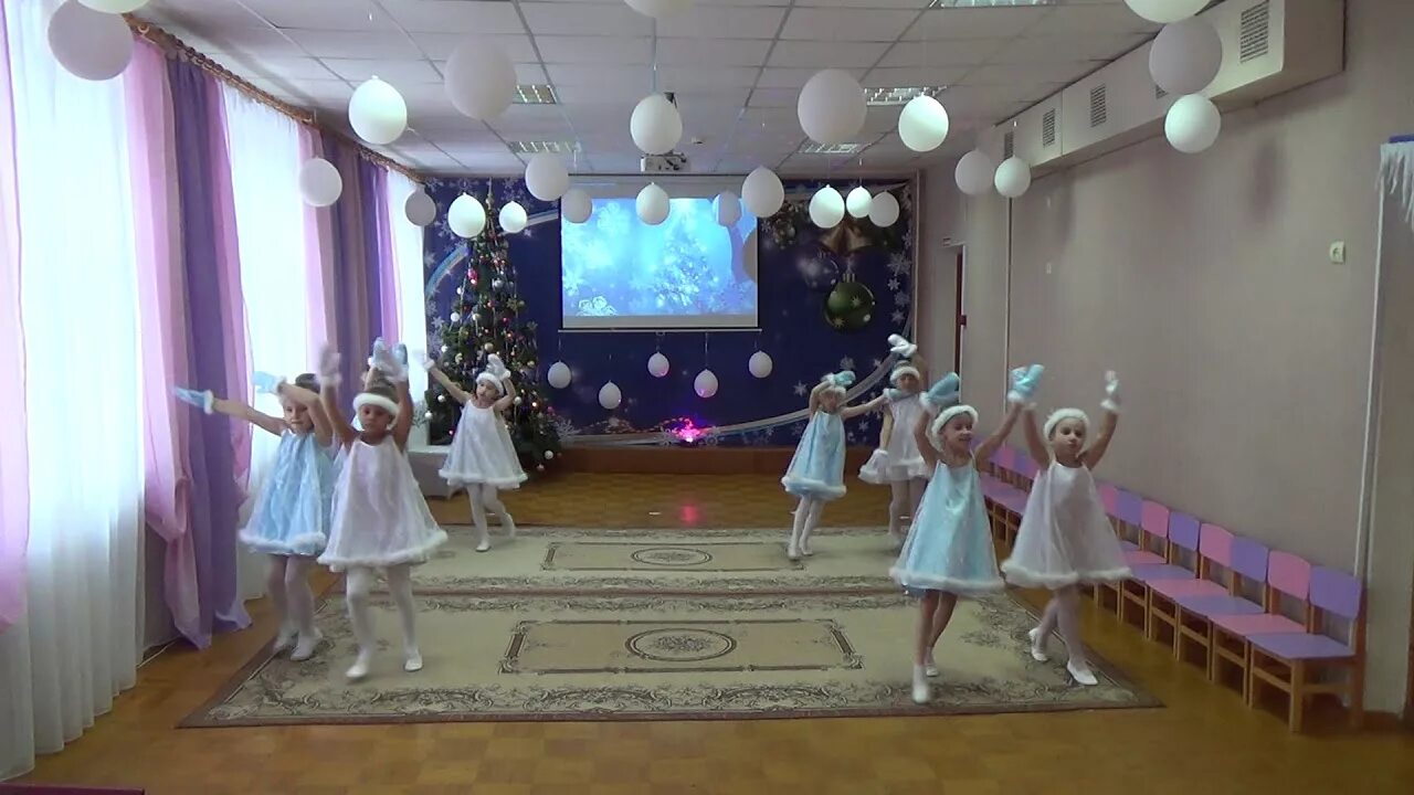 Танцы в подготовительной видео. Осенний танец в старшей группе. Танцы в подготовительной видео. Танец матросов для подготовительной группы за кормою плещется океан. Танец на 8 марта подготовительная группа.