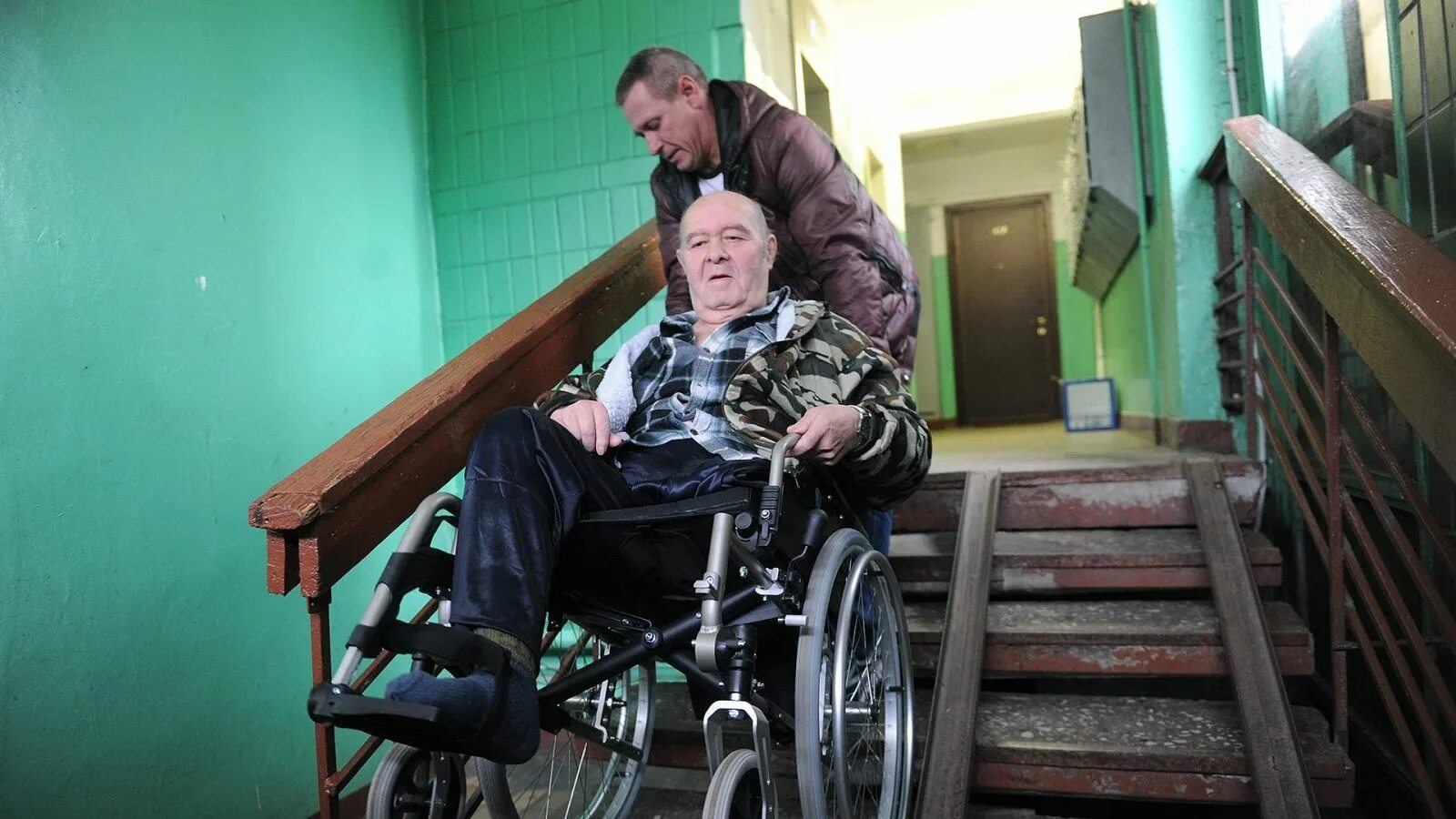 Инвалидам 1 группы в новый год. Размеры едв с 1 февраля 2019 года. Прибавка к пенсии по инвалидности 2 группа в 2022 году. Коляска для инвалида 1 группы. Инвалидность.