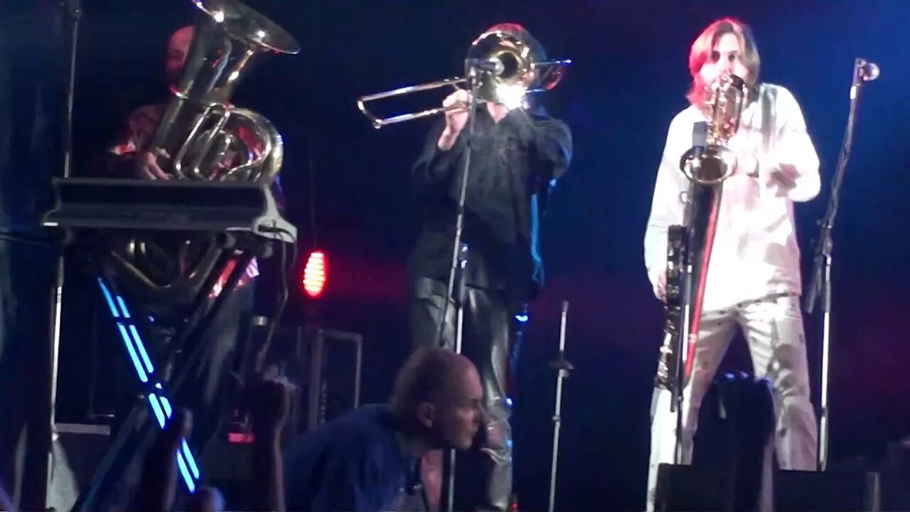 мелодия идиот. музыка из придурков. придурки в музыке. гр ленинград алкоголичка. ленинград алкоголик.