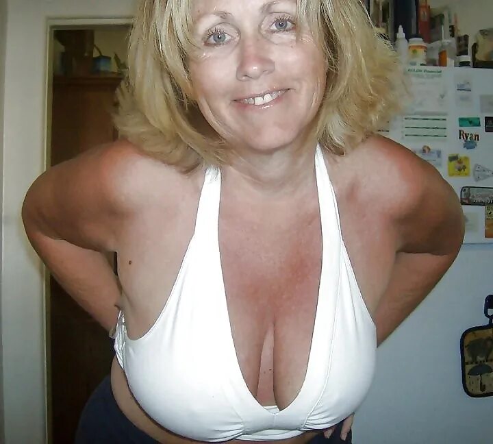 Старые лохматые блондинки. Blonde mature granny. Romana (68). Гренни линн. Возбуждают пожилые женщины.