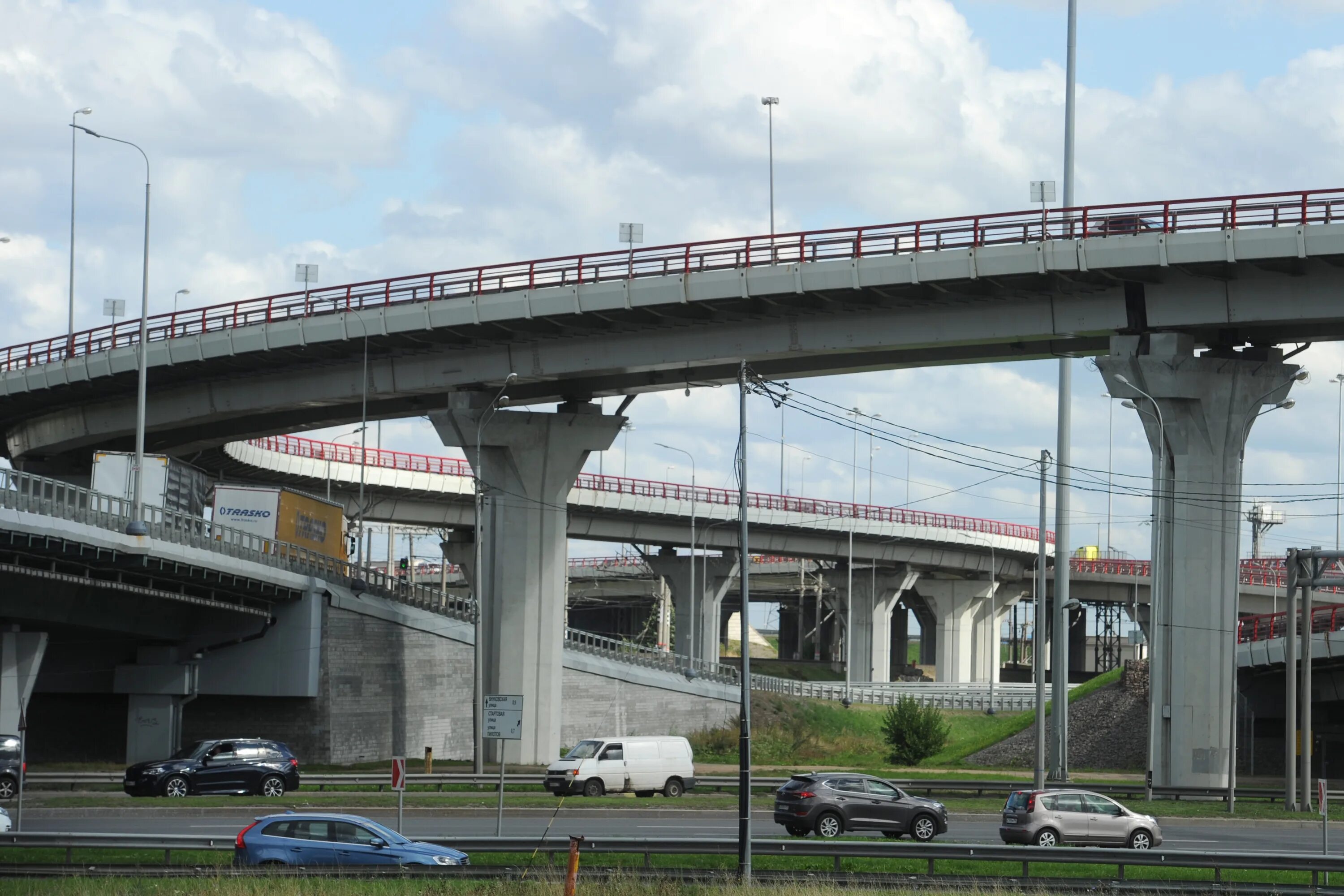 Движение на кад. Кад перекрыт. Набросок мосты вантовый спб. Эстакада на каде в спб. Выезд на кад.