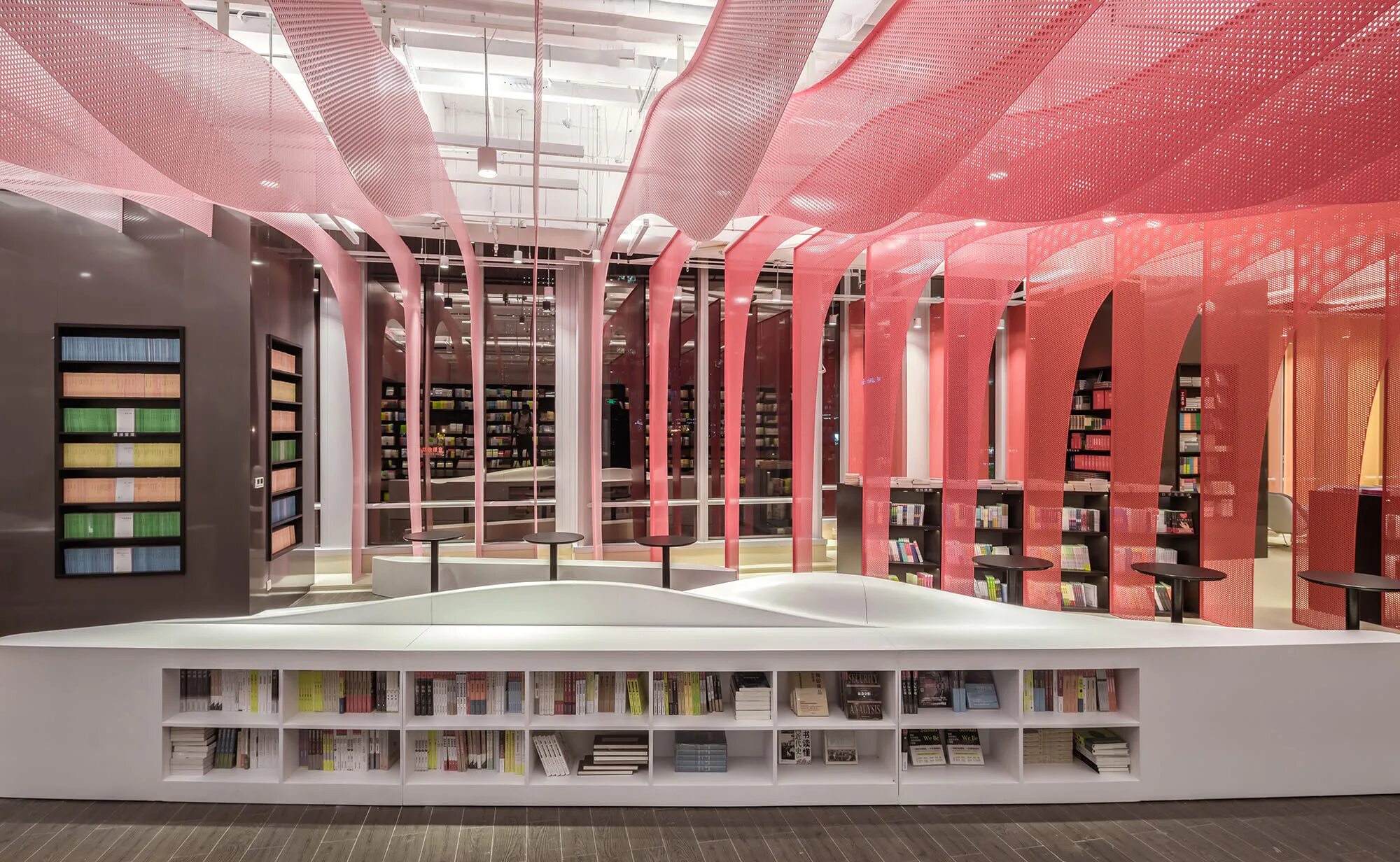 Библиотека имени Сандро пенны, Италия. Книжный магазин Чжуншу. Современная библиотека. Библиотека будущего.