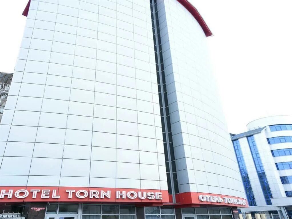 Torn house. Пожар фасада. Гостиница ростов на дону рядом с залом экспресс. Отель кастомс хаус ростов. Customs house ростов на дону.