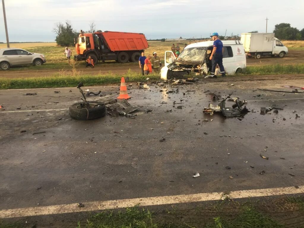 Сальск происшествия. Авария трасса Сальск Яшалта. ДТП В Сальском районе 22.05.2021.