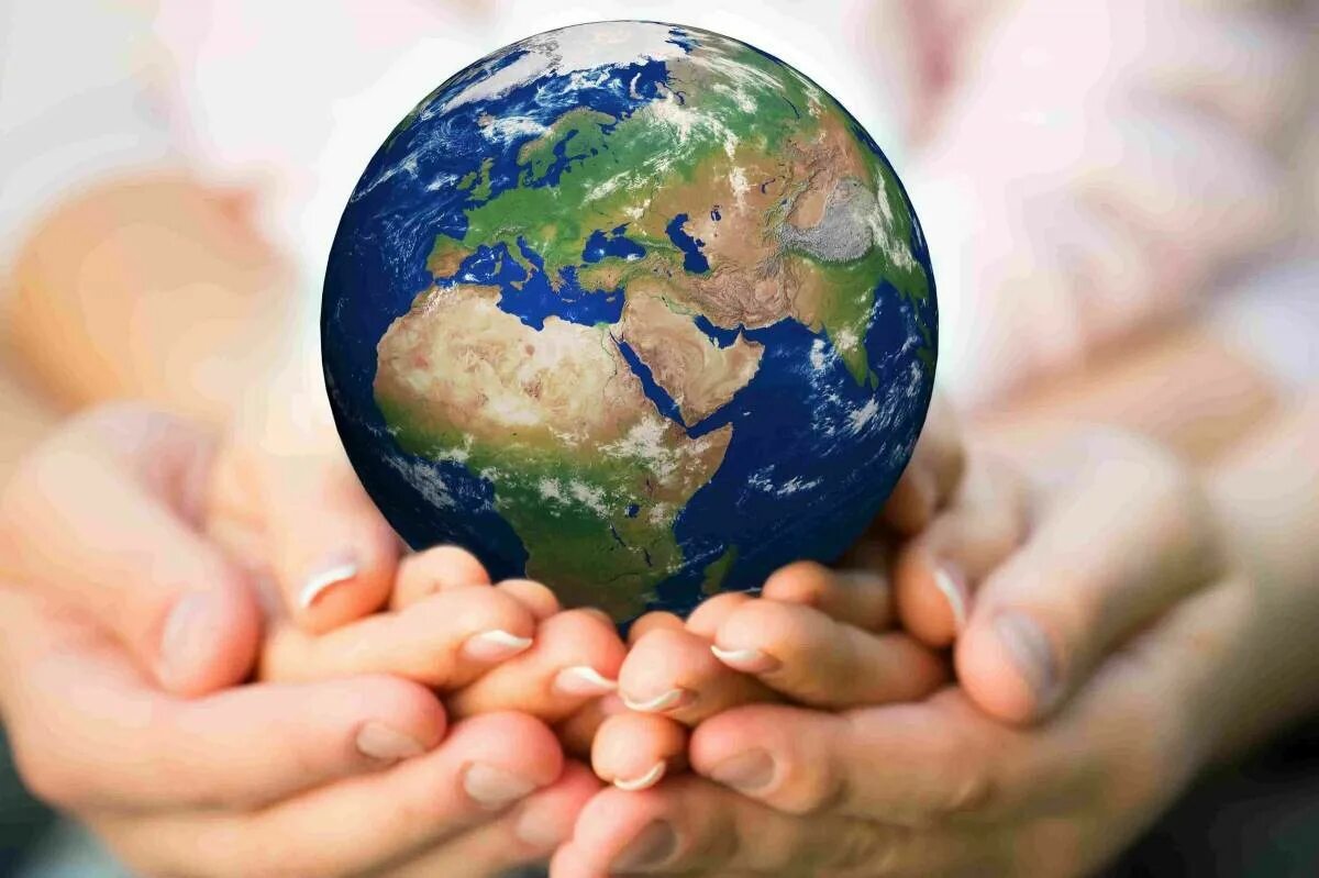 Картинка мир. Земной шар в руках. Земля в руках. Мир в руках экология. Планета в руках.