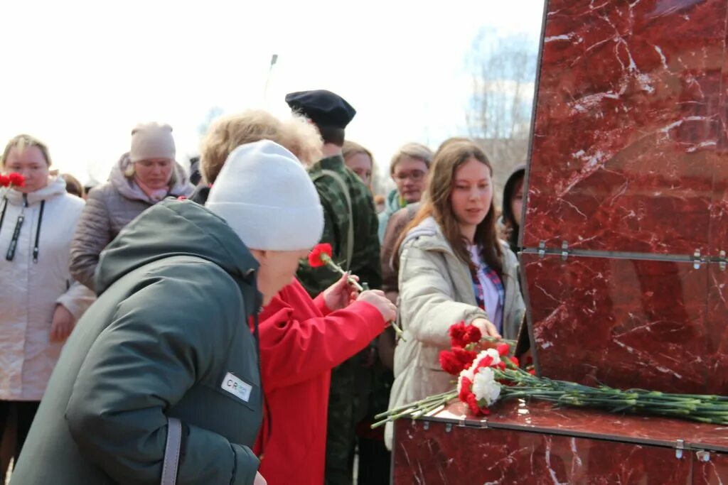 Прощание. Митинг посвященный погибшим детям Донбасса. Псков прощание с зимой. Прости прощание. Внуково прощание с погибшими