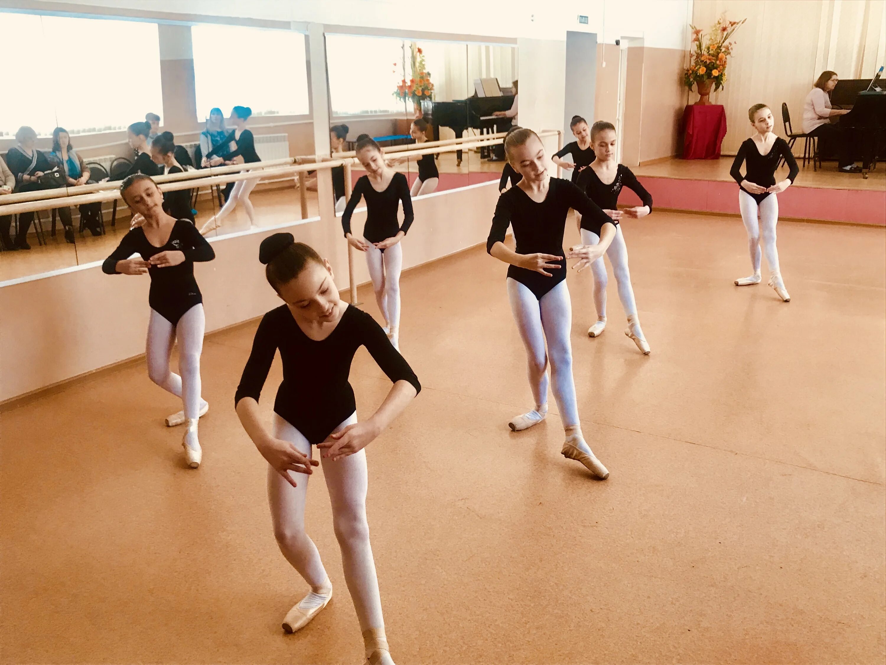 школа искусств хореография. хореография. хореография в школе. дудинская школа искусств хореография. детская школа исскуств.