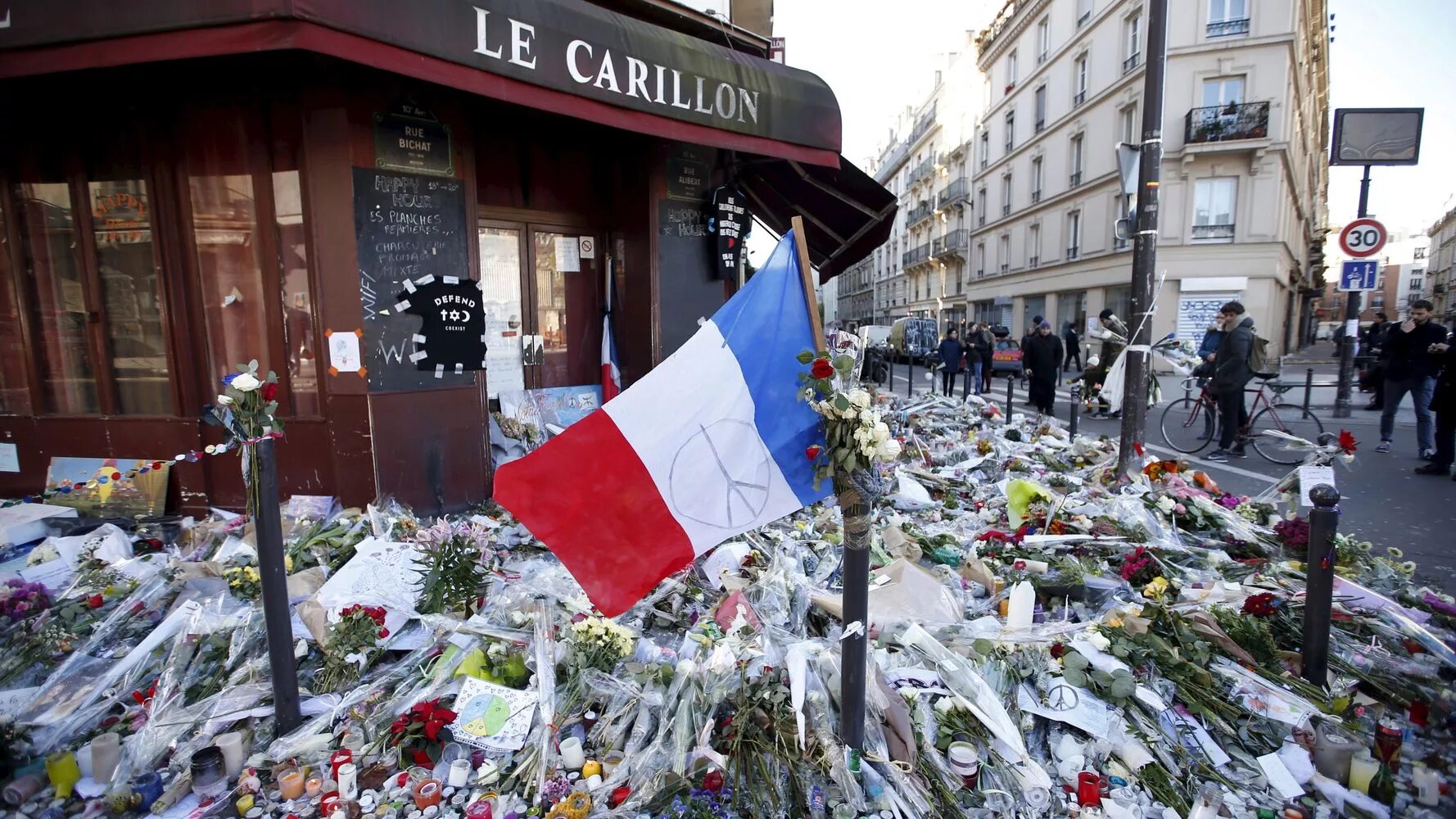 Террористические акты в Париже 13 ноября 2015 года. 13 Ноября 2015 Франция теракт. Ноябрь 13 2020