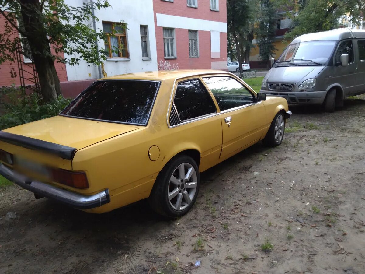 Опель рекорд купить. Opel Rekord 1977. Опель рекорд 1977. Опель рекорд е2. Опель рекорд 1985.