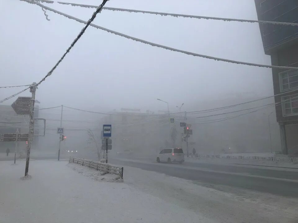 Прогноз погоды в якутске на 10 дней. Туман в Якутске. Ледяной туман в Якутии. Климат Якутска. Небольшой снег.