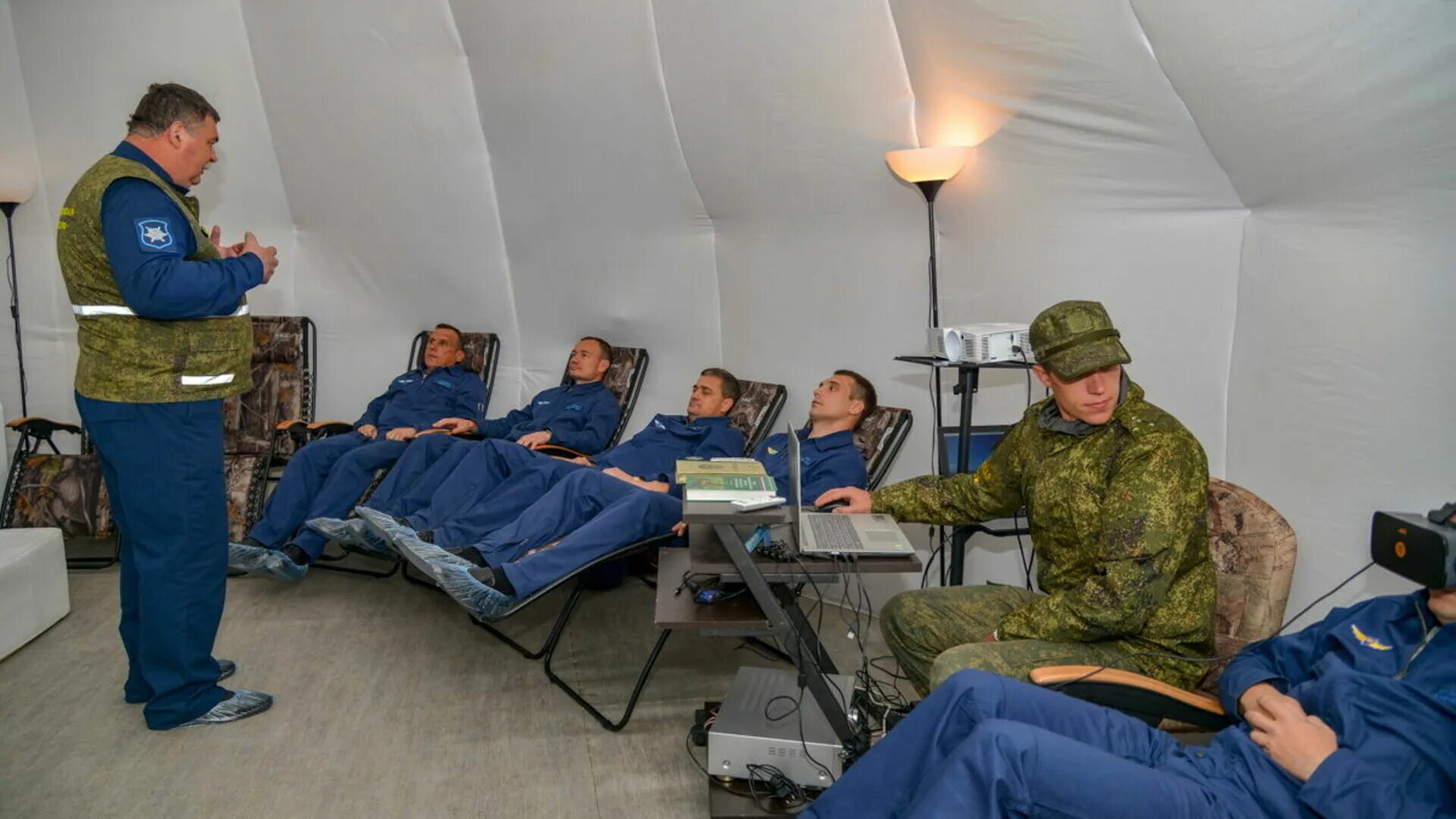 Лечение после сво. Военный психолог. Психологическая подготовка военных. Подготовка военных летчиков. Психологическая реабилитация военных.