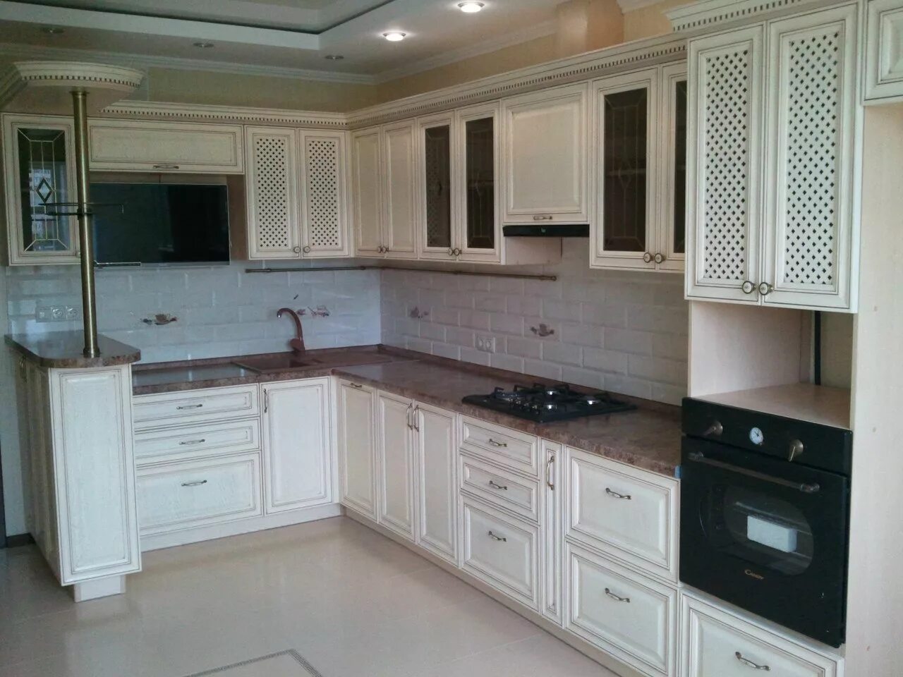 Кухня катрина. Кухни майкоп. Кухни майкопской фабрики. Кухонный гарнитур классика венге. Фабрика зов белоруссия кухня ясень-дуб.