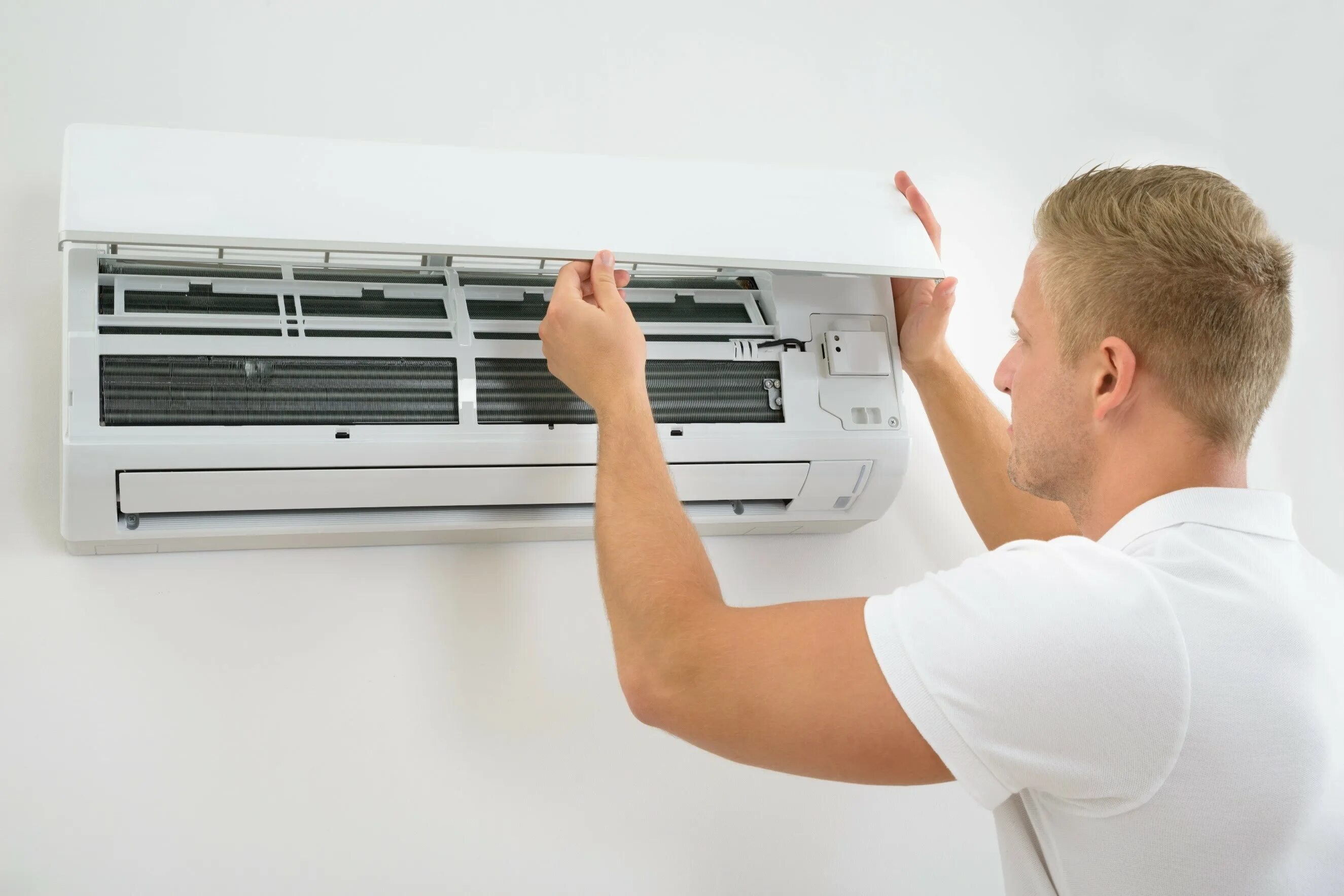 Кондиционер сплитис. Klima сплит кондиционер. Split System Air Conditioner. Внутренний блок кондиционера. Установщик кондиционеров.