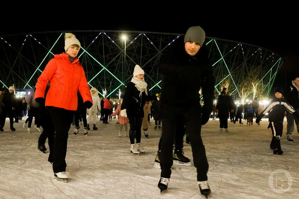 Центральный парк каток 2024. Центральный парк каток 2024. Каток цпкио волгоград. Каток лагуна волгоград. Каток парк баку волгоград.