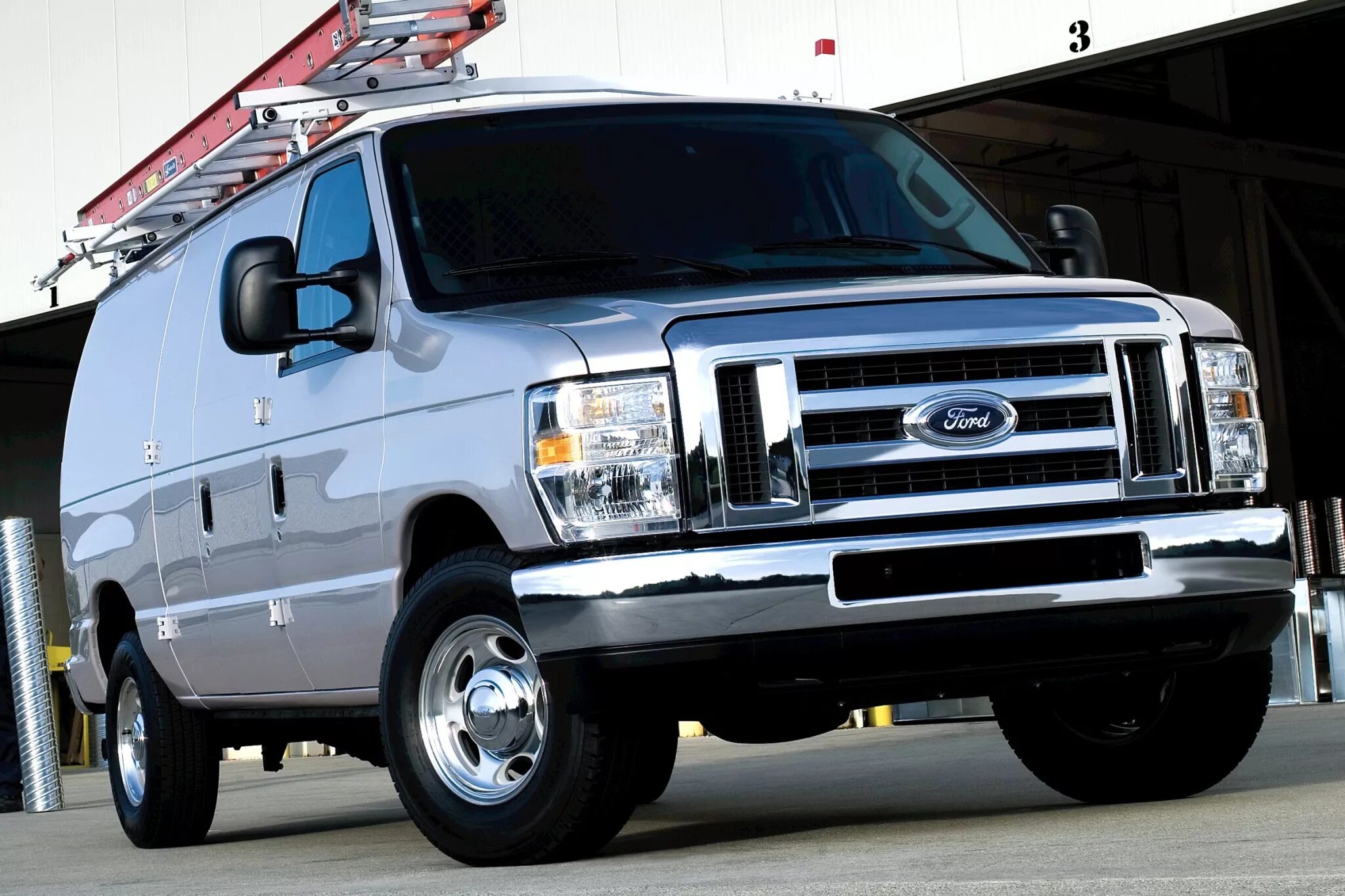 Форд эконолайн купить. Ford e350 super Duty. Ford e350 van. Ford Econoline e350. Ford e350 super Duty Cargo.