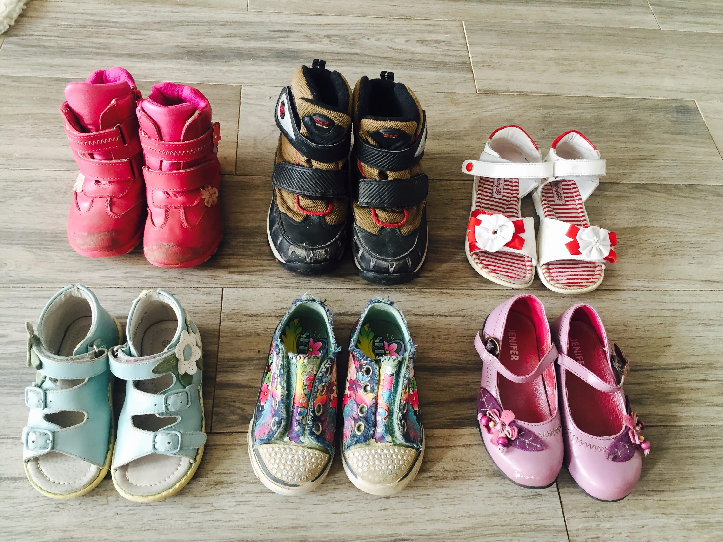 Спб авито купить обувь. Детские и подростковые вещи. Детская обувь даром. Одежда и обувь даром. Одежда и обувь детская бу.