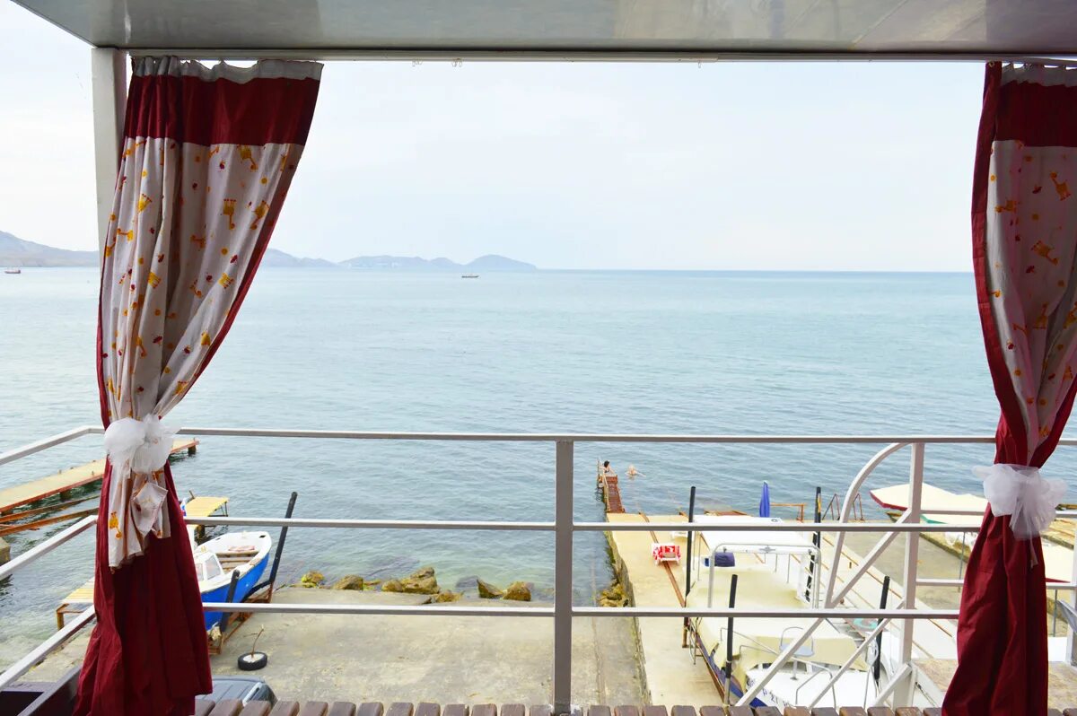 эллинги в коктебеле на берегу моря 2021. коктебель феодосия бассейн у моря. коктебель аренда. эллинг коктебель. крым коктебель эллинги у моря.