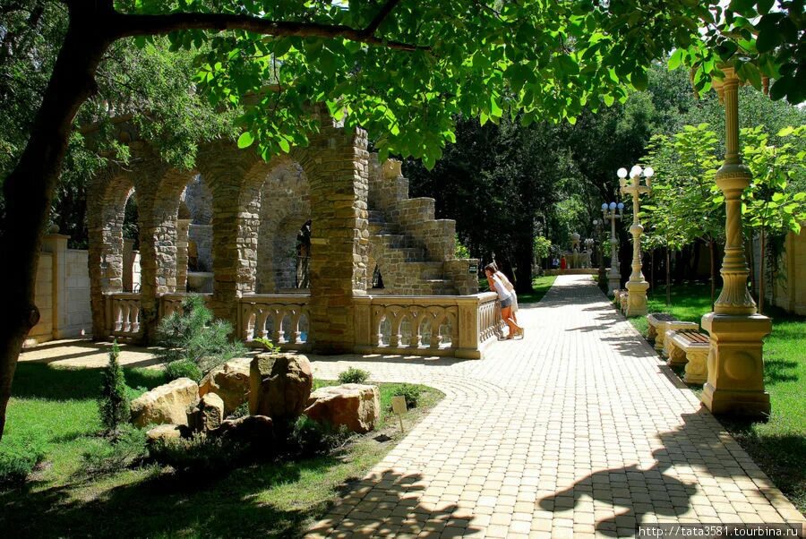 Культурный центр старый парк в кабардинке. Парк кабардинка в геленджике. Старый парк анапа. Старый парк новороссийск. Кабардинка дворец.