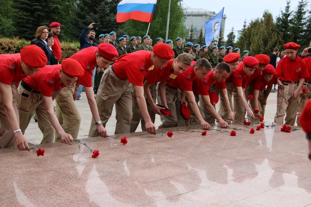 Группа игры победа. Юнармейцы Башкирия логотип. Всероссийская военно-спортивная игра «победа» началась. Аллея юнармейцев Уфа Мубарякова. Юнармейцы идет по грязи.