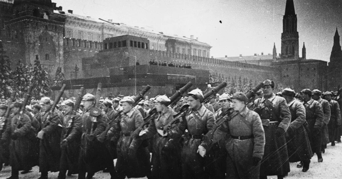 Парад 7 ноября 1941. Парад на красной площади 1941. Парад на красной площади 7 ноября 1941. Парад в ноябре 1941 года в Москве. Военный парад 1941 г