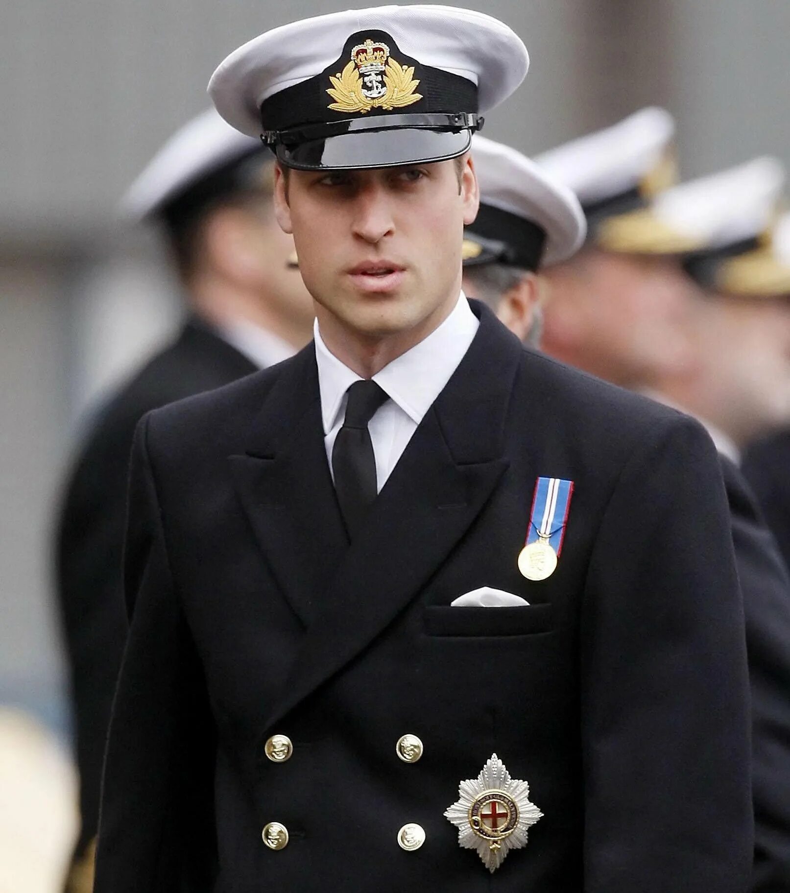 Офицер военно морского флота. Принц Вильям. Уильям принц Уэльский. Принц Вильям Капитан. Уильям принц Кембриджский в форме.