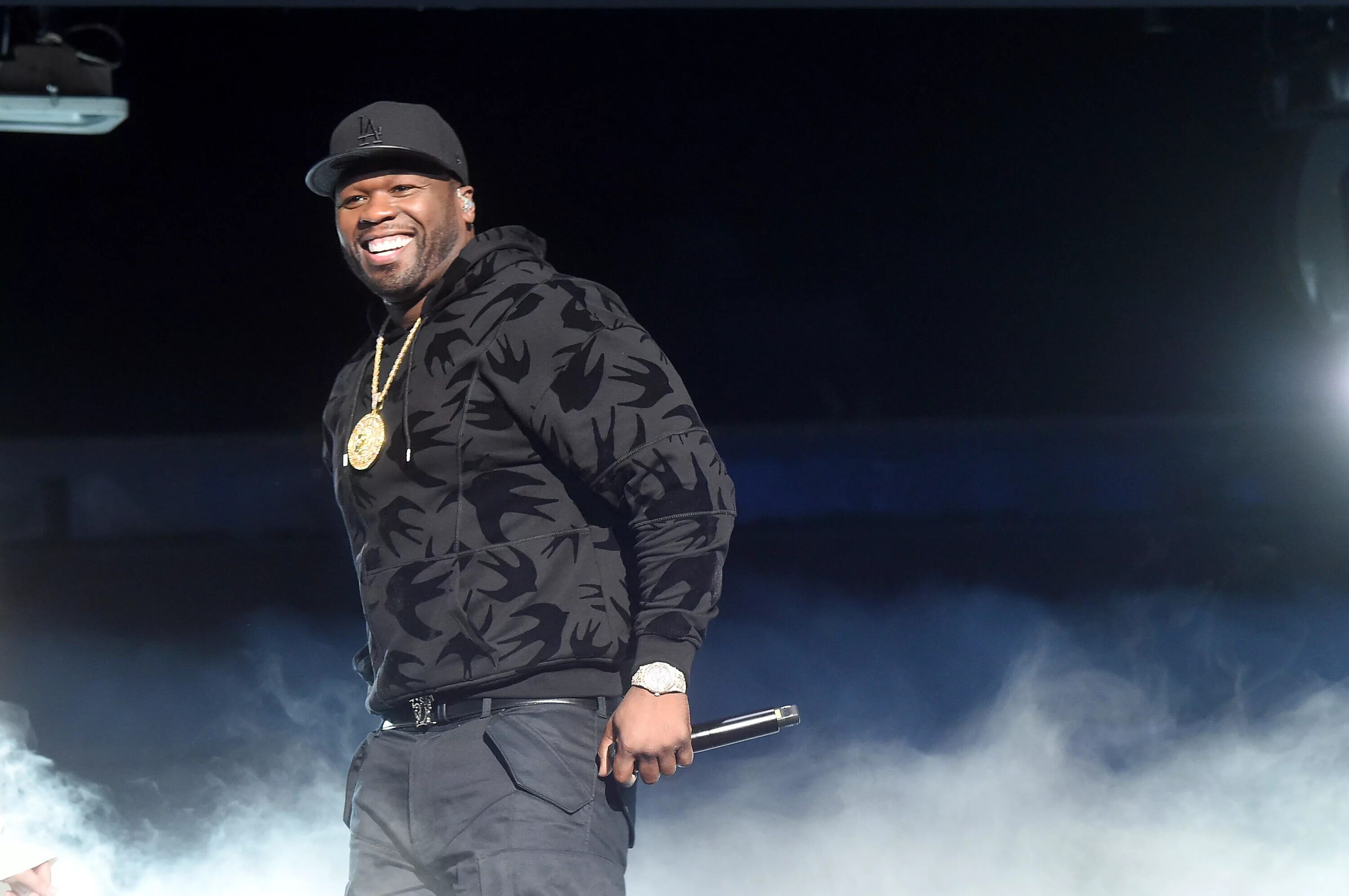 50 сент модерн токинг. Рэпер 50 Cent. 50 Cent американский рэпер. 50 Cent 2002 рэпер. 50 Cent на сцене.